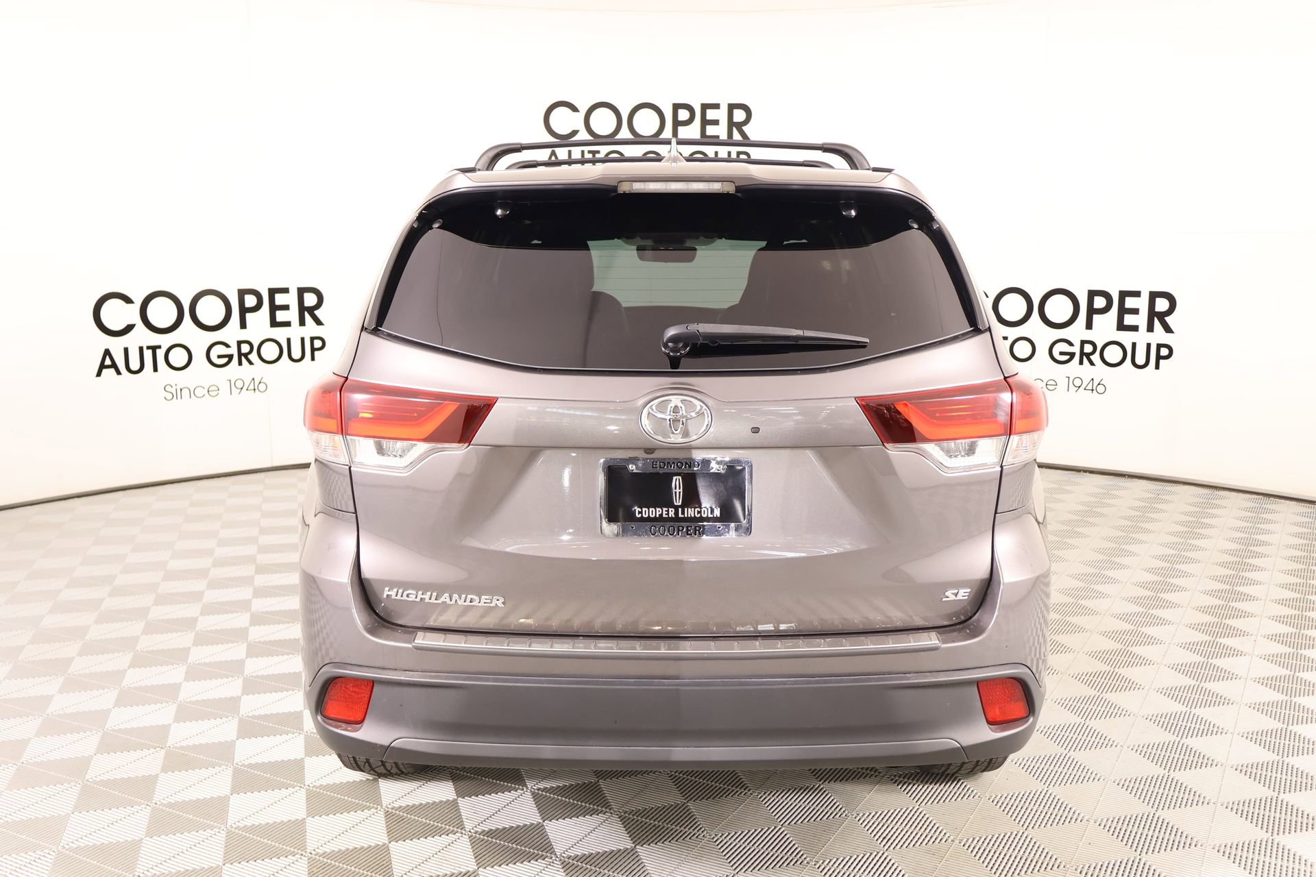 Used 2019 Toyota Highlander SE image 23