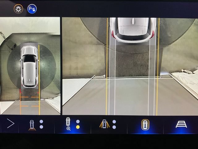 New 2026 Chevrolet Equinox LT w/ Safety and Technology Package FWD image 17