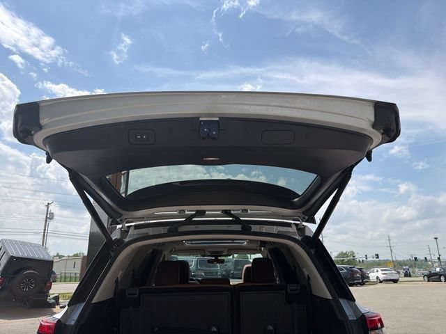 Used 2025 Nissan Pathfinder Platinum w/ Cargo Package AWD/4WD image 32