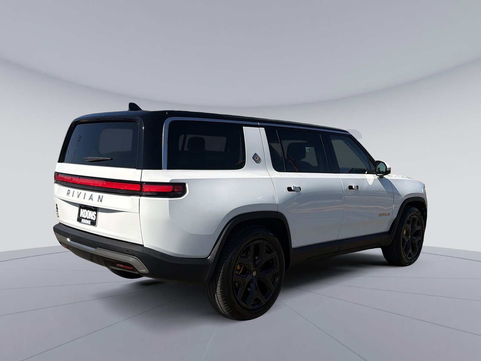Used 2024 Rivian R1S Adventure image 7