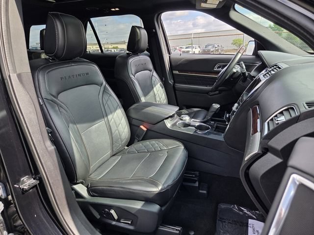Used 2018 Ford Explorer Platinum AWD/4WD image 16
