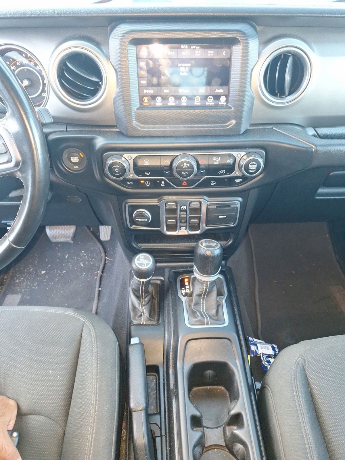 Used 2020 Jeep Wrangler Unlimited Sahara AWD/4WD image 14