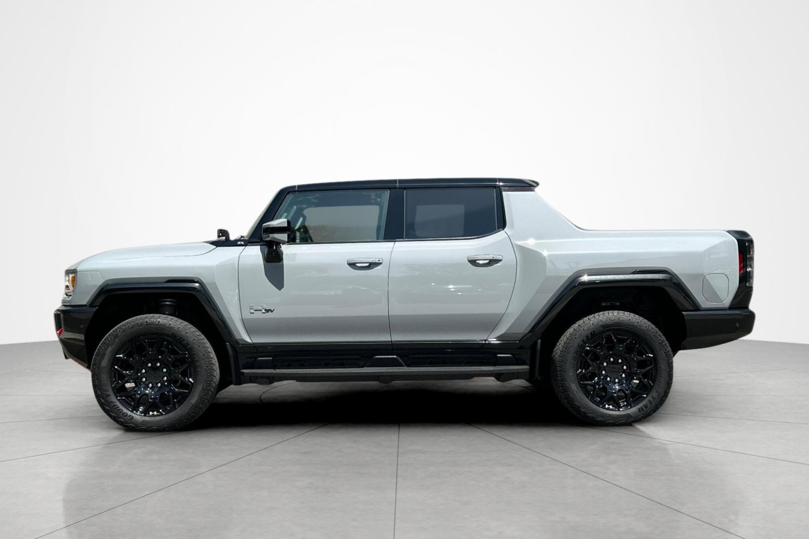 Used 2024 GMC Hummer EV 2X w/ LPO, Illumination Package AWD/4WD image 2