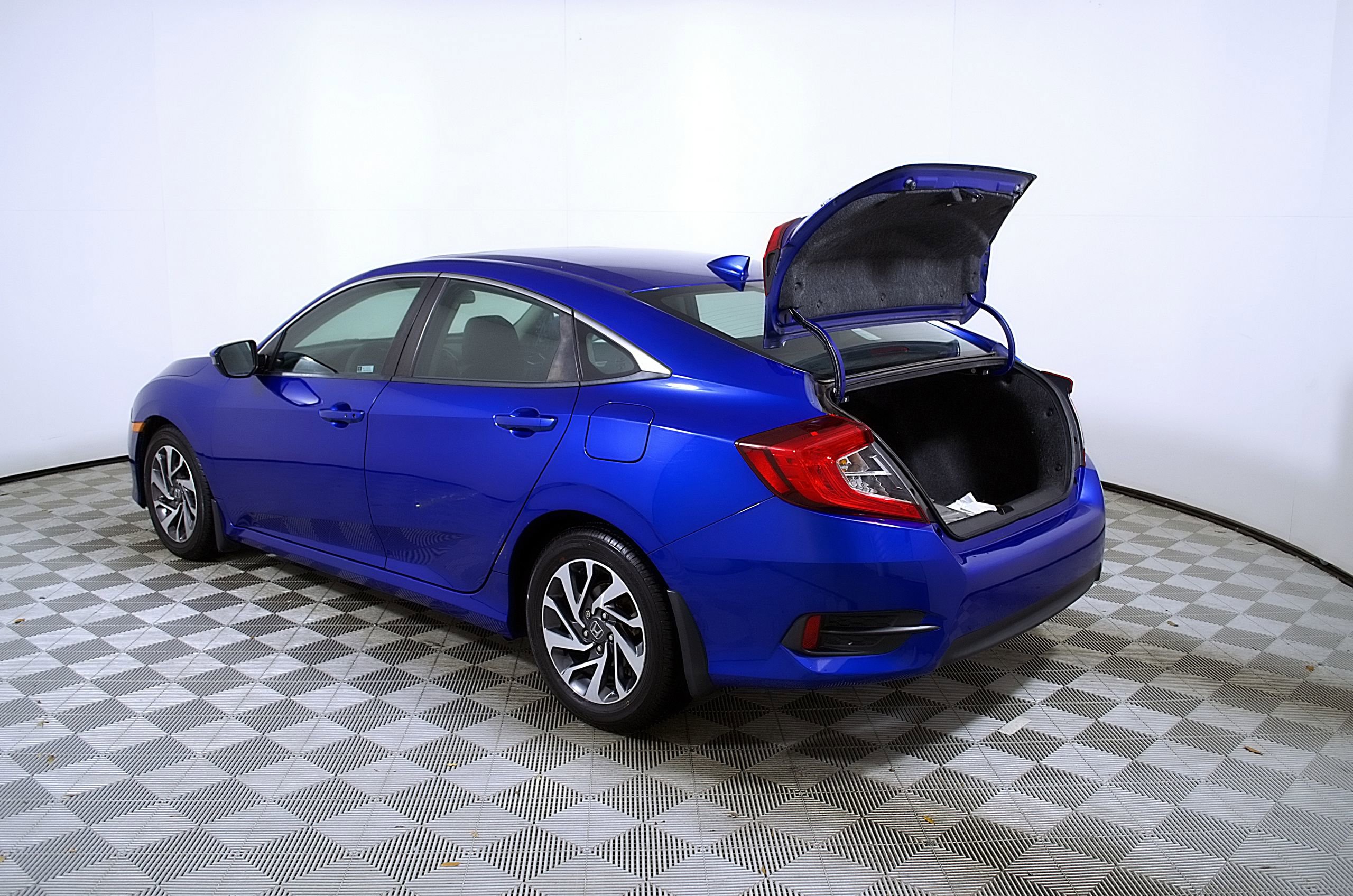 Used 2018 Honda Civic EX image 11