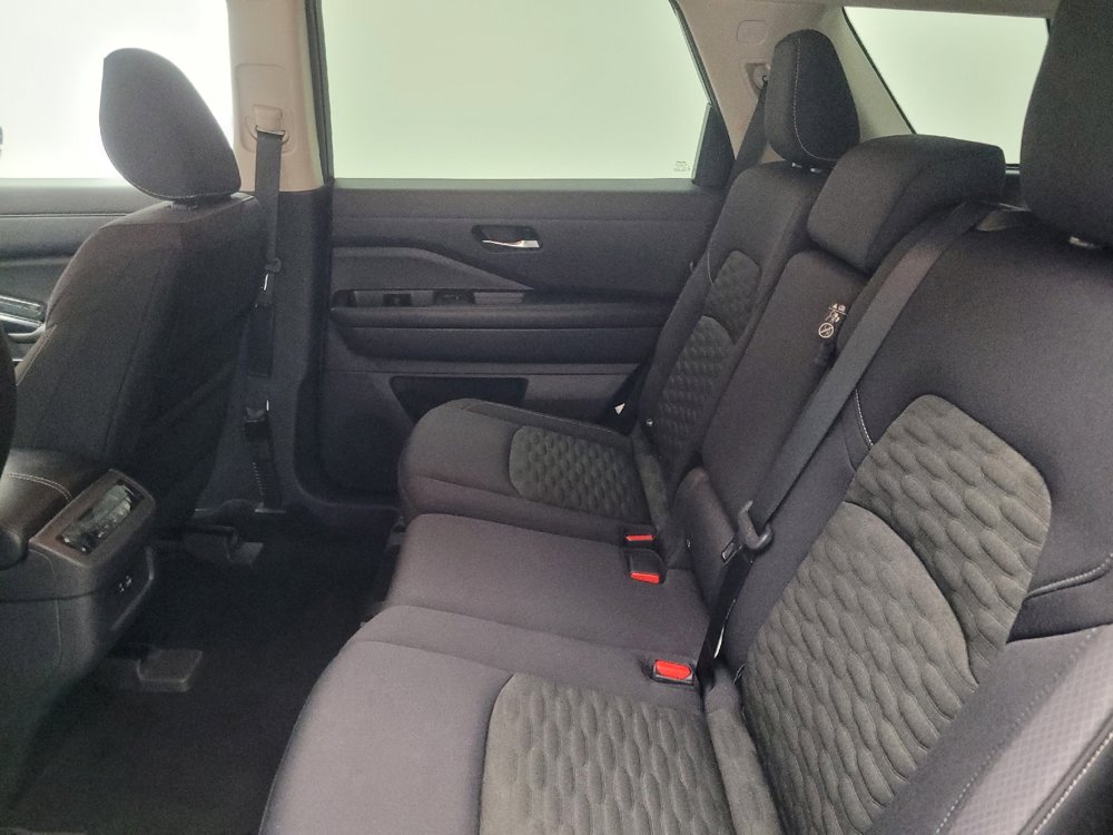 Used 2022 Nissan Pathfinder S image 19