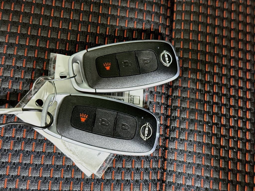 Used 2025 Nissan Kicks SR AWD/4WD image 31
