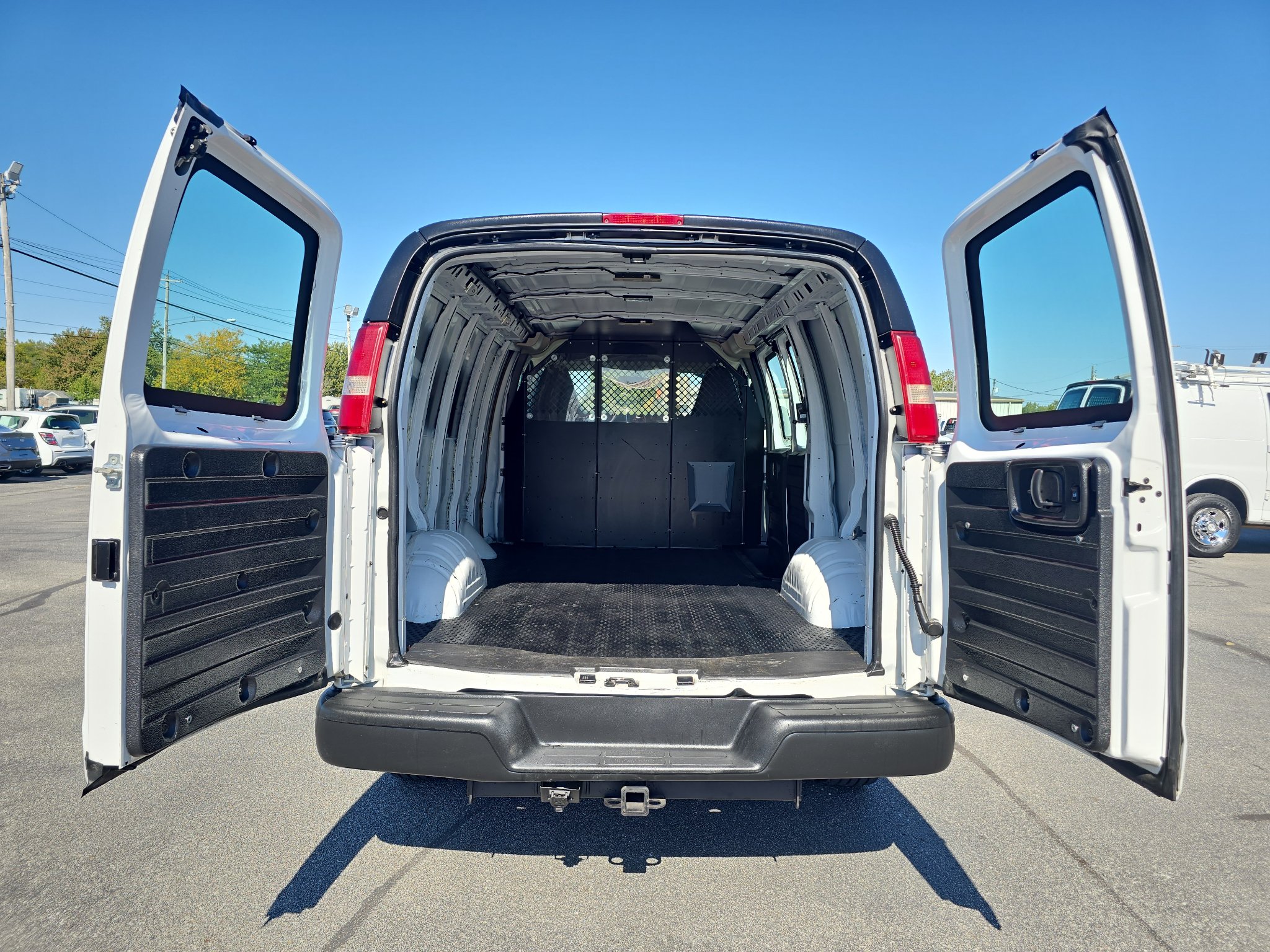 Used 2016 Chevrolet Express 2500 RWD image 9
