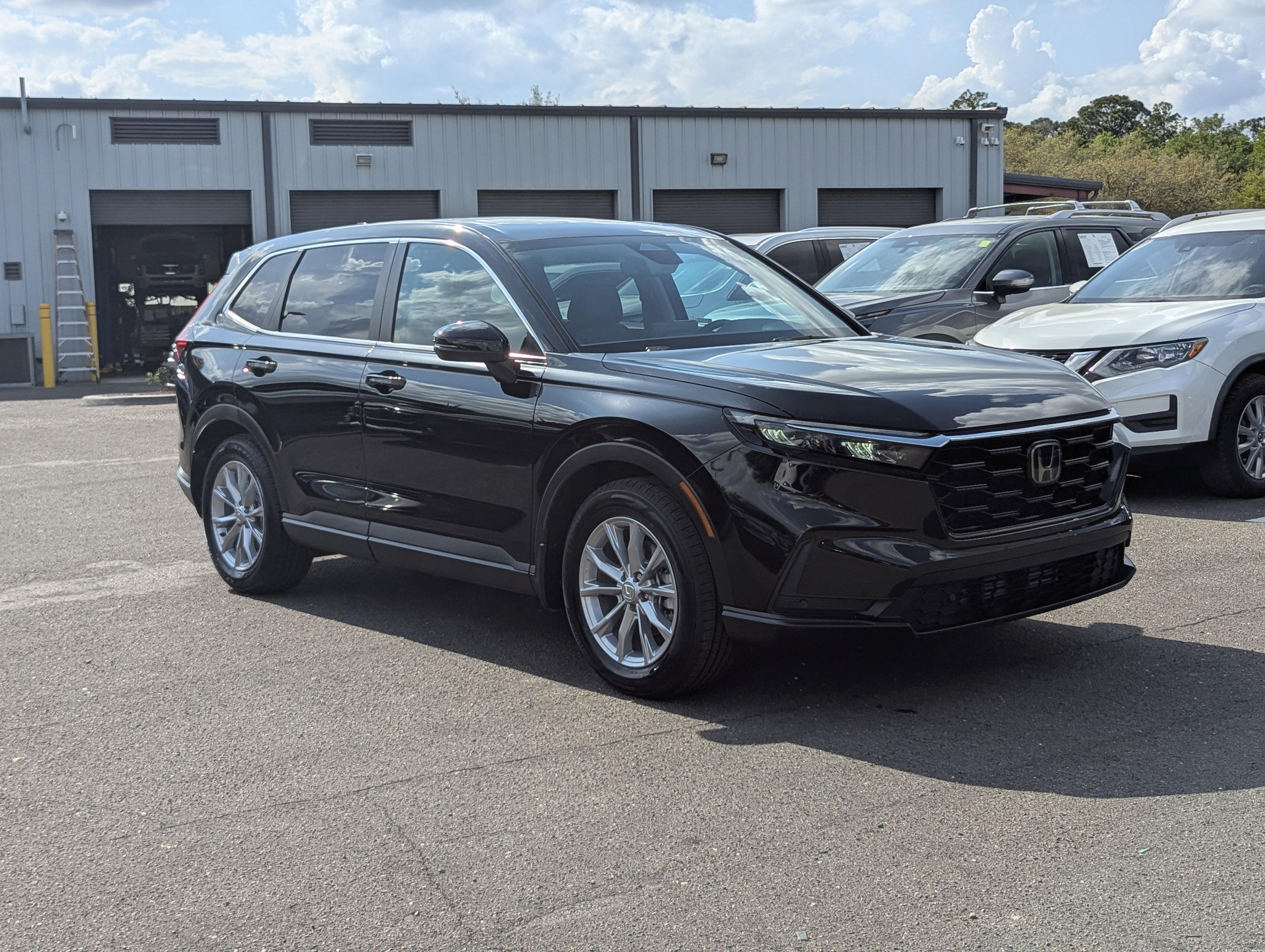 Used 2023 Honda CR-V EX-L image 2