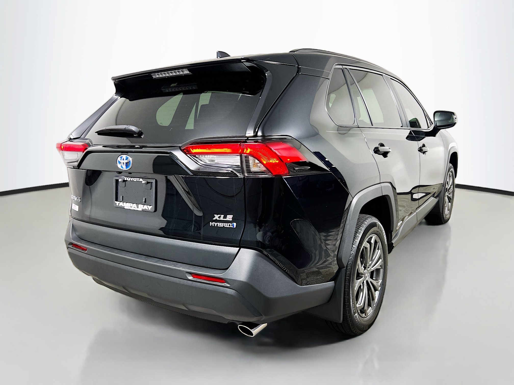 Used 2024 Toyota RAV4 XLE Premium w/ Weather Package AWD/4WD image 4