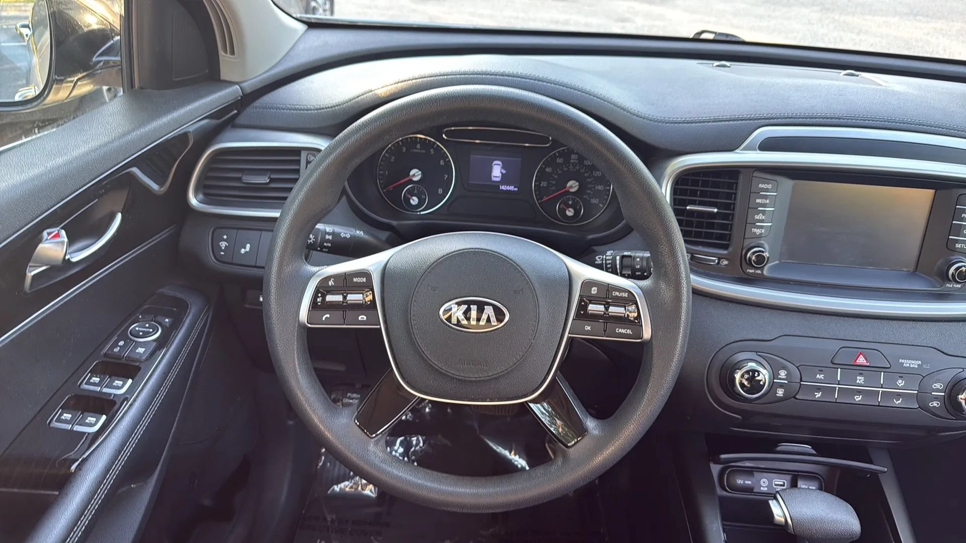 Used 2020 Kia Sorento LX AWD/4WD image 29