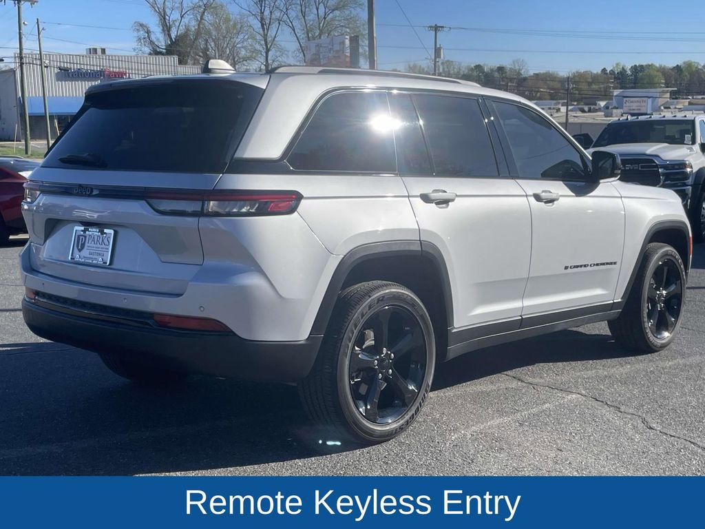 Certified 2025 Jeep Grand Cherokee Altitude image 9