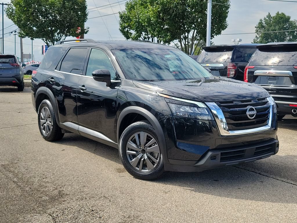 Used 2024 Nissan Pathfinder SV