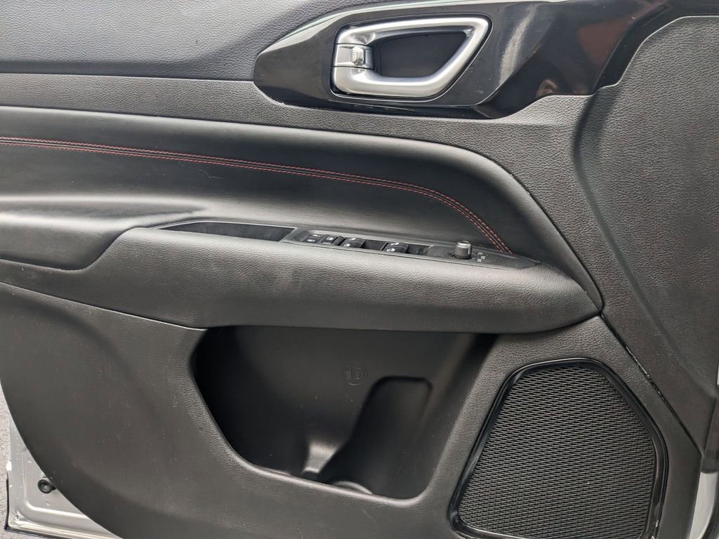 Used 2025 Jeep Compass Trailhawk image 11