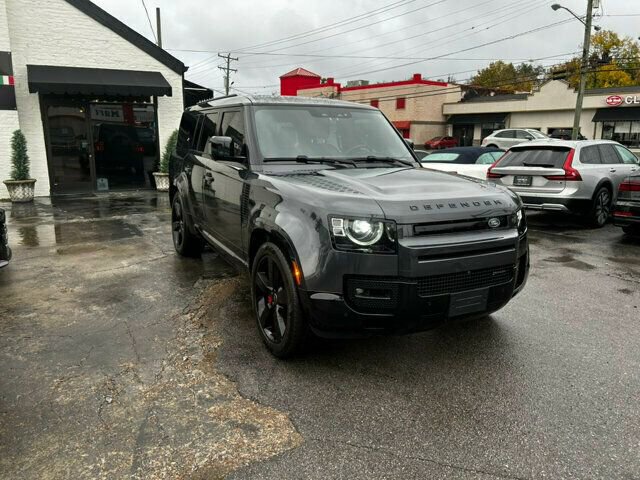 Used 2023 Land Rover Defender 130 X-Dynamic SE image 7