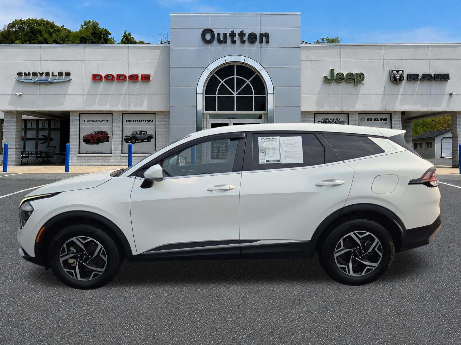 Used 2023 Kia Sportage LX AWD/4WD image 7