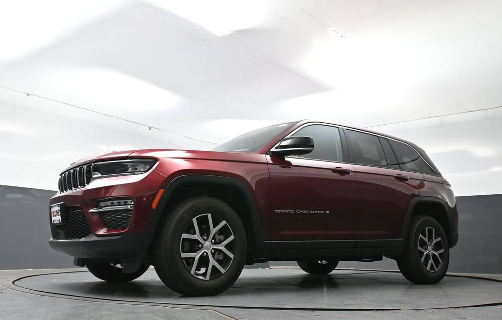 Used 2024 Jeep Grand Cherokee Limited AWD/4WD image 27