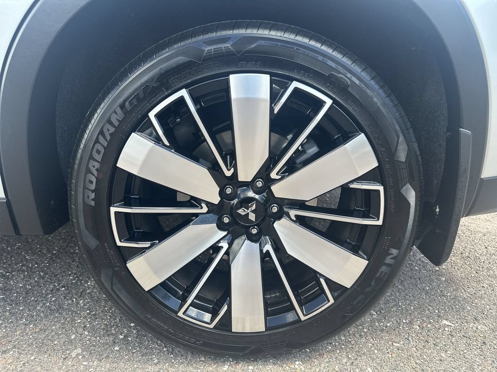Used 2025 Mitsubishi Outlander SE FWD image 19