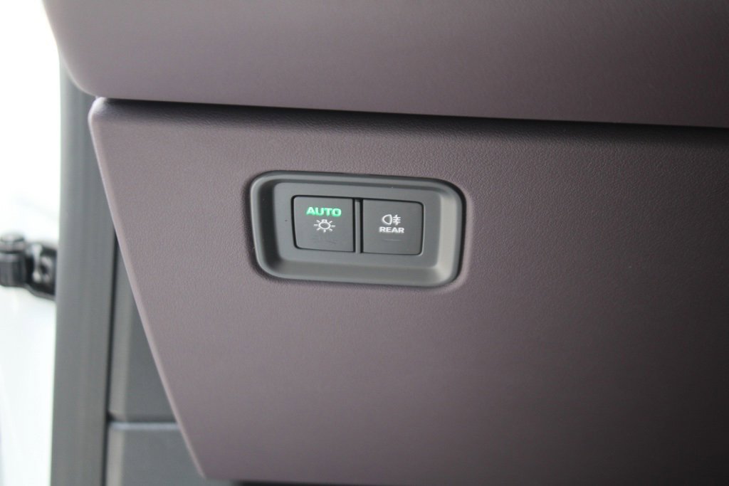 Used 2025 Porsche Macan Electric image 34