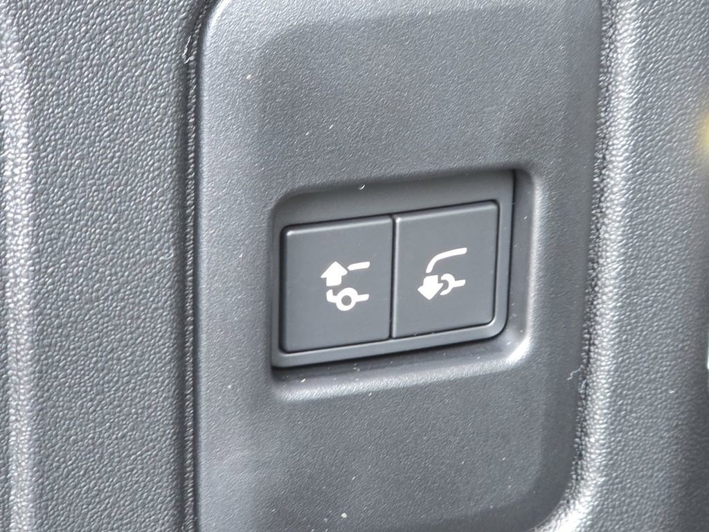 New 2026 Land Rover Defender 110 X-Dynamic SE AWD/4WD image 18