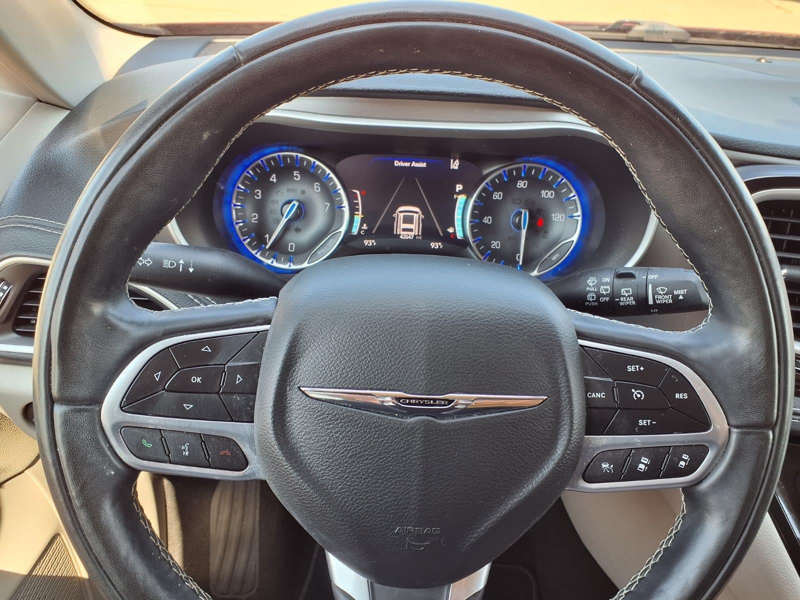 Certified 2022 Chrysler Pacifica Touring-L AWD/4WD image 11