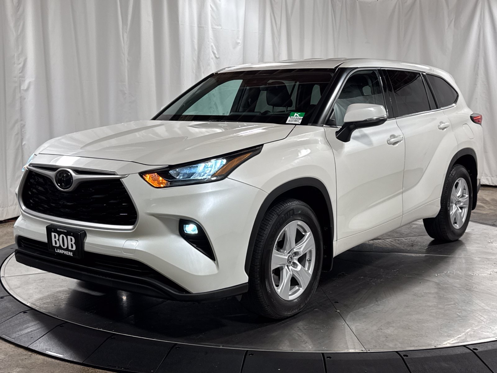 Used 2020 Toyota Highlander LE AWD/4WD image 1