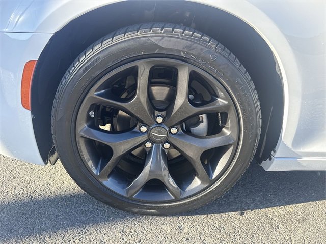 Used 2023 Chrysler 300 Touring w/ Sport Appearance Package image 10