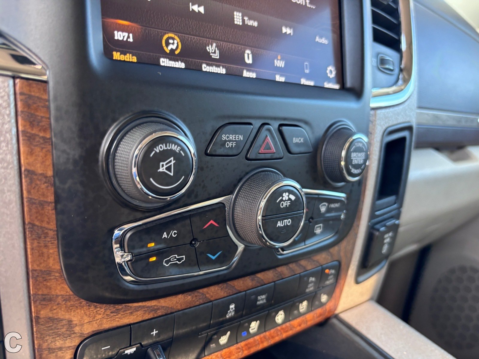 Used 2018 RAM 1500 Laramie Longhorn w/ Longhorn Southfork Package AWD/4WD image 30