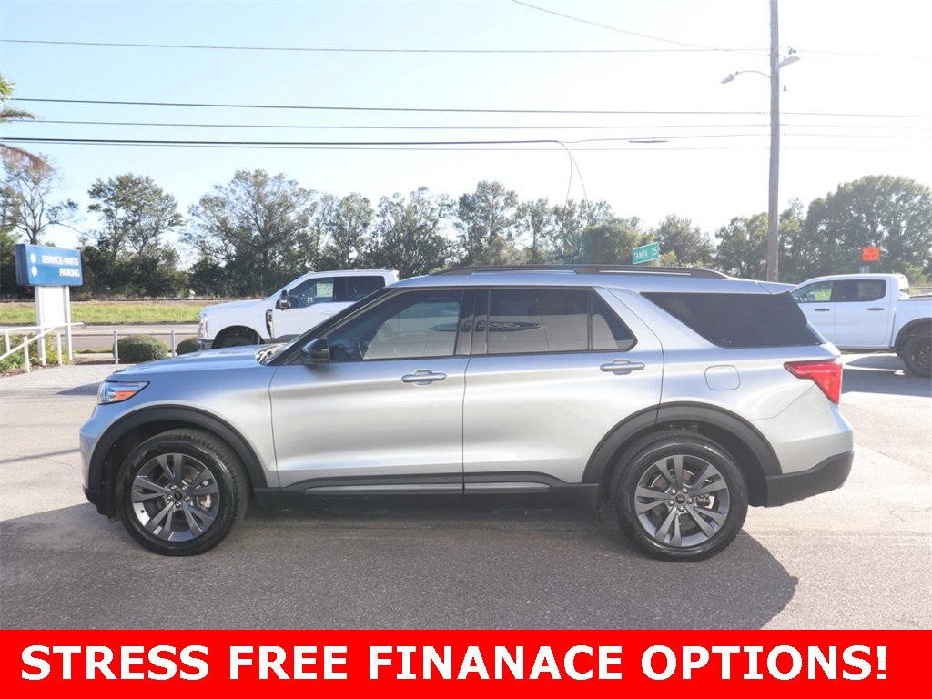 Used 2022 Ford Explorer XLT w/ Equipment Group 202A image 5