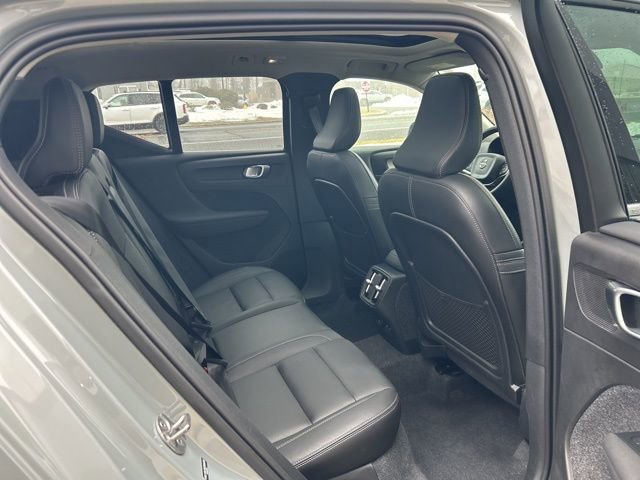 Certified 2025 Volvo XC40 B5 Core image 13