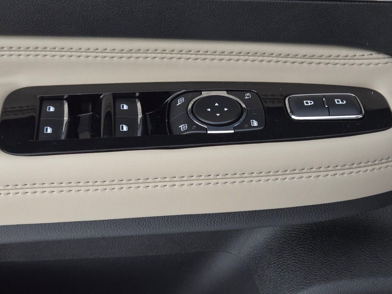 New 2026 Lincoln Corsair Premiere image 23