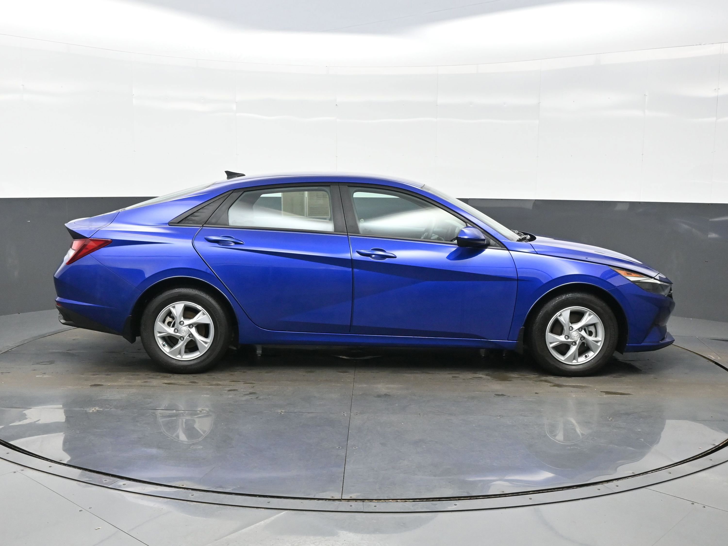 Used 2023 Hyundai Elantra SE image 7