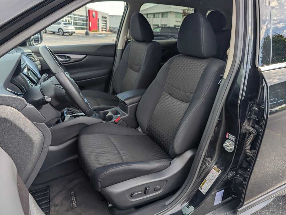 Used 2018 Nissan Rogue SV w/ Premium Package AWD/4WD image 12