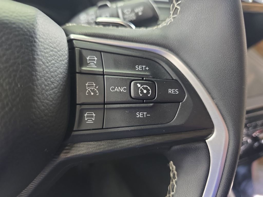 Used 2025 Jeep Grand Cherokee Altitude image 16