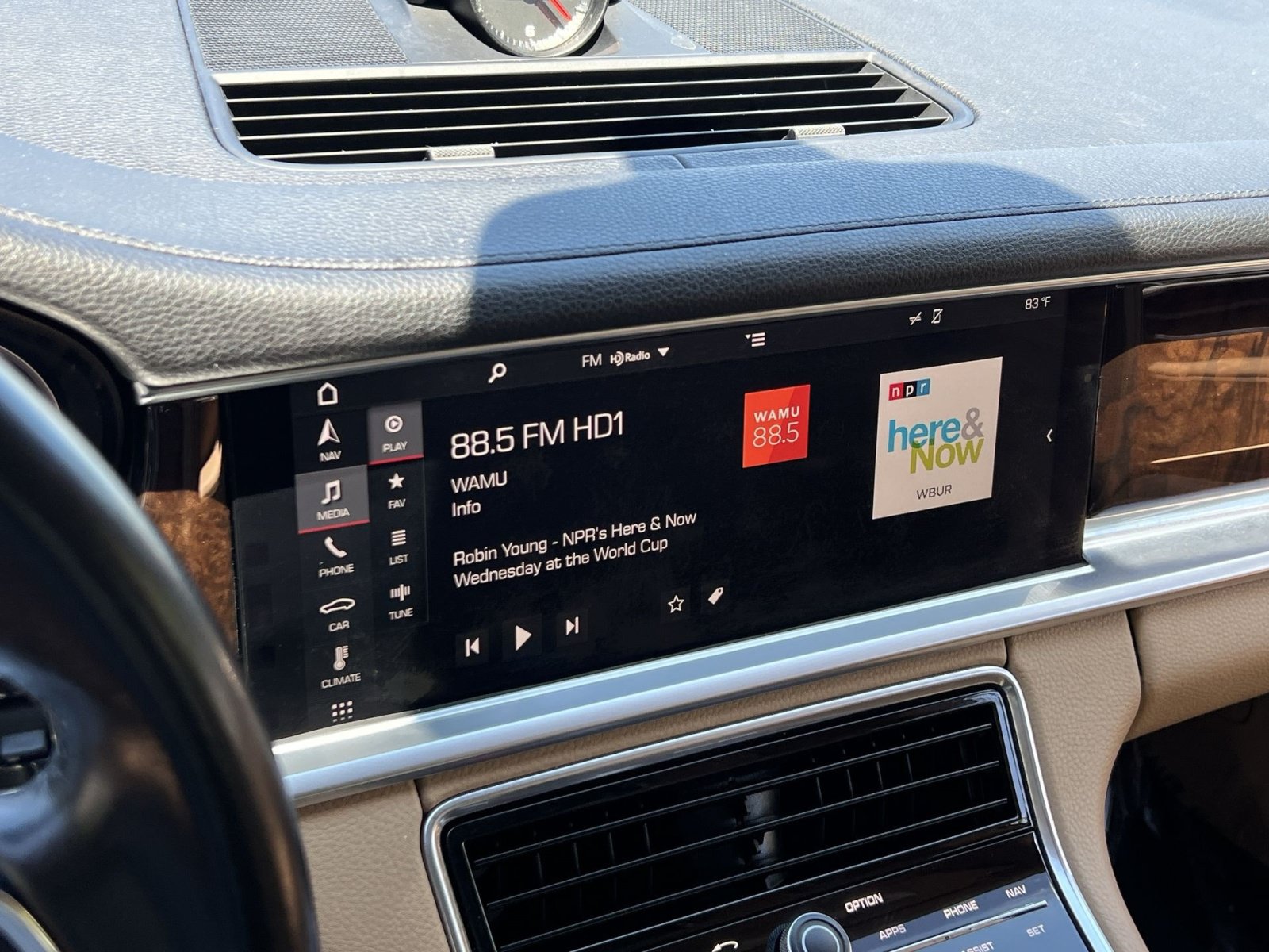 Used 2018 Porsche Panamera RWD image 23