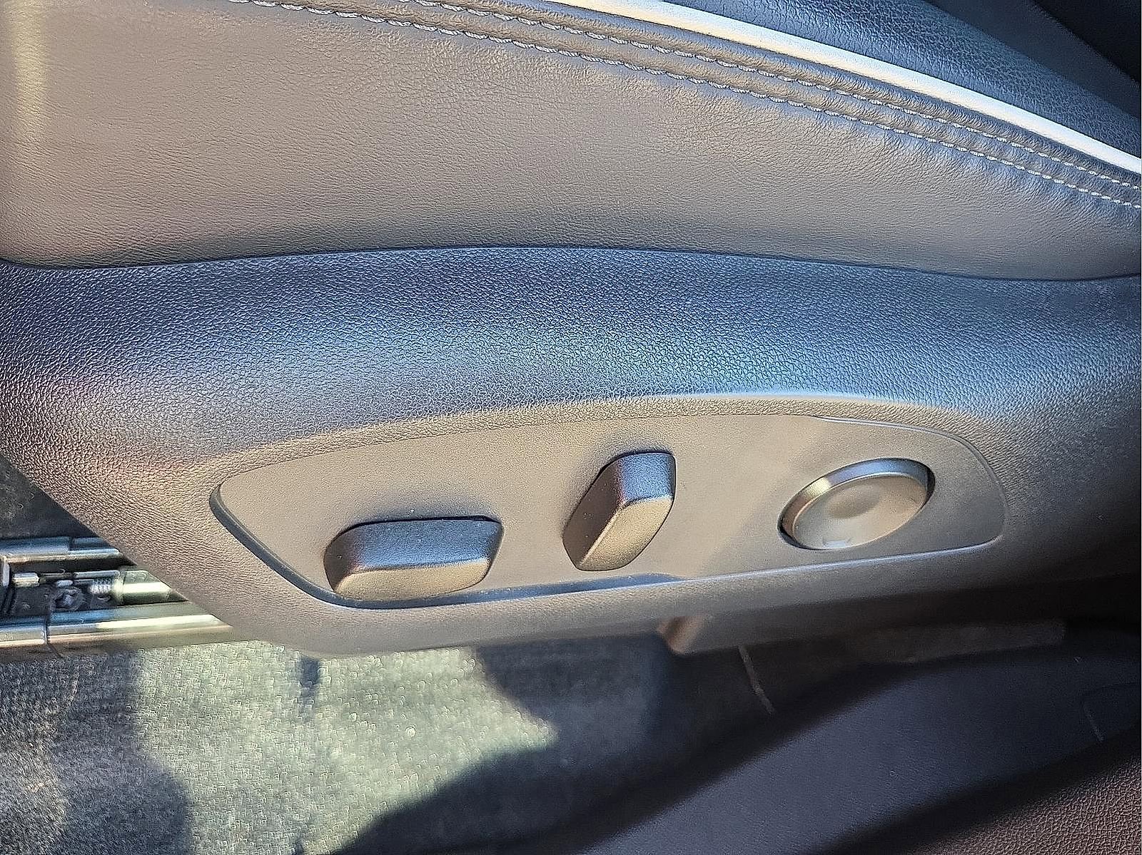 Used 2025 GMC Acadia Denali image 13