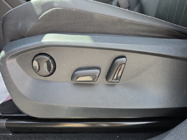 Used 2022 Volkswagen Tiguan SE R-Line FWD image 19
