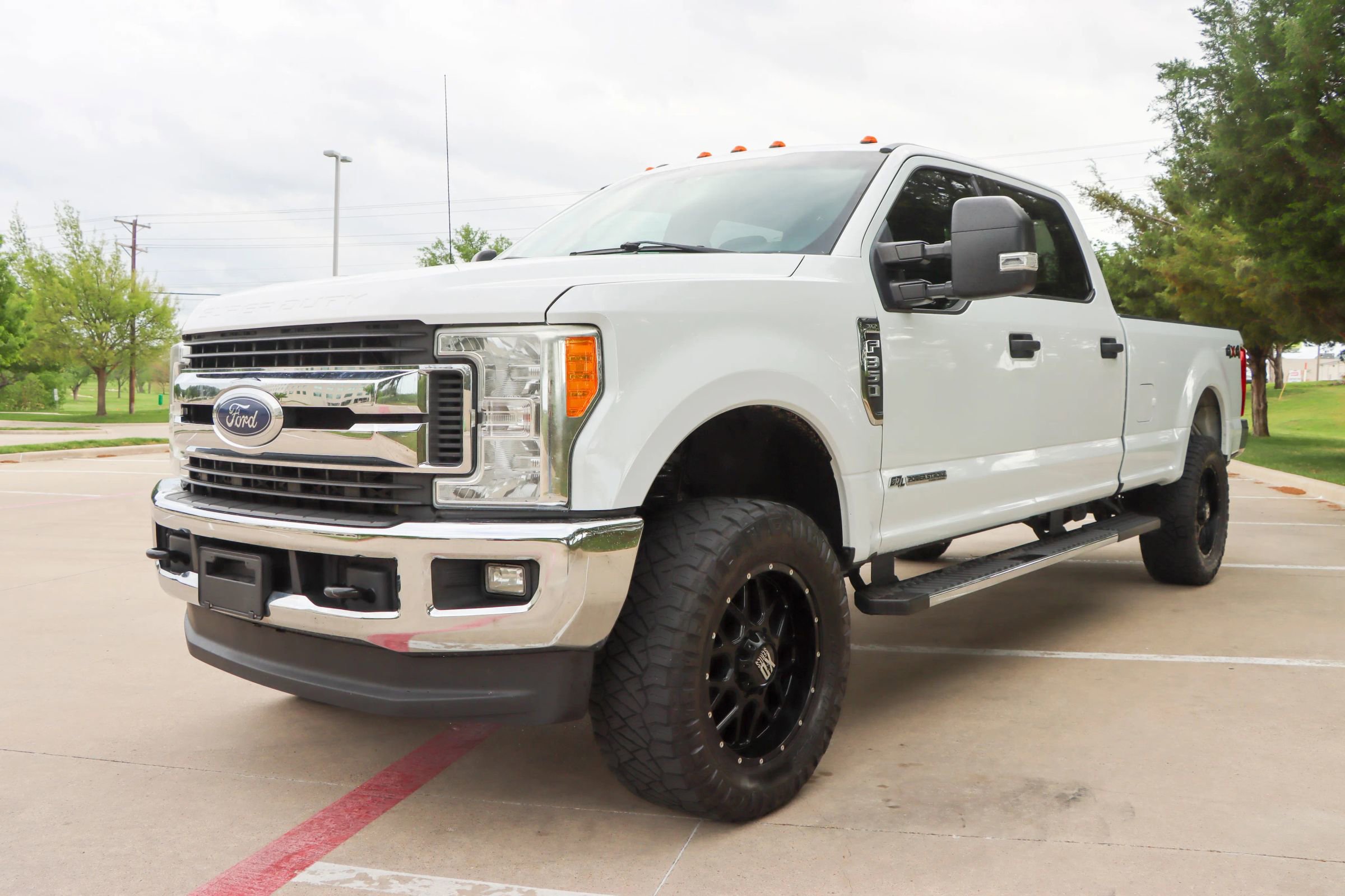 Used 2017 Ford F350 XLT w/ XLT Value Package AWD/4WD image 3