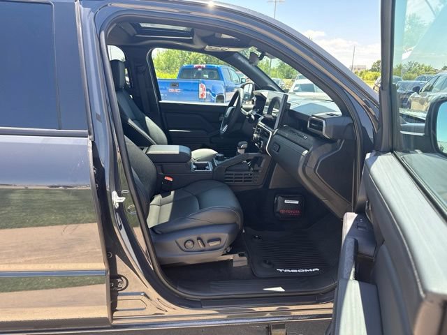 Used 2026 Toyota Tacoma Limited AWD/4WD image 19
