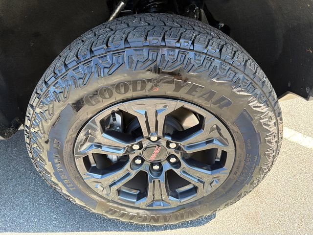 Certified 2025 GMC Canyon Elevation image 12