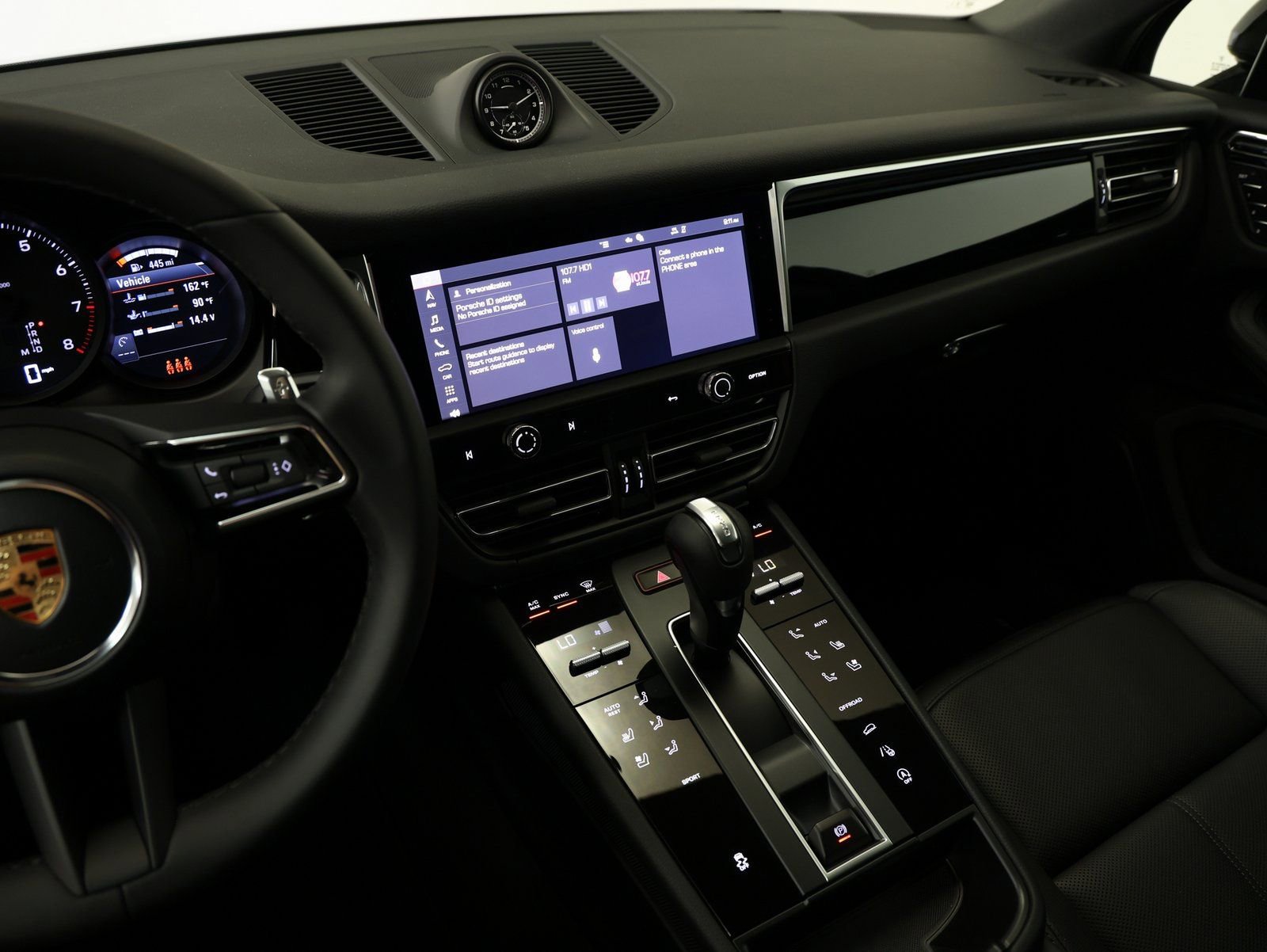 Certified 2025 Porsche Macan image 31