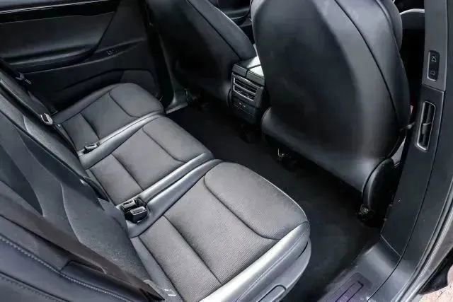 Used 2018 Tesla Model X 100D image 43