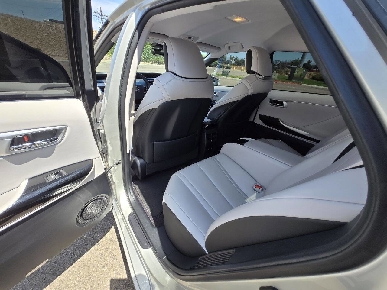 Used 2018 Toyota Mirai image 24