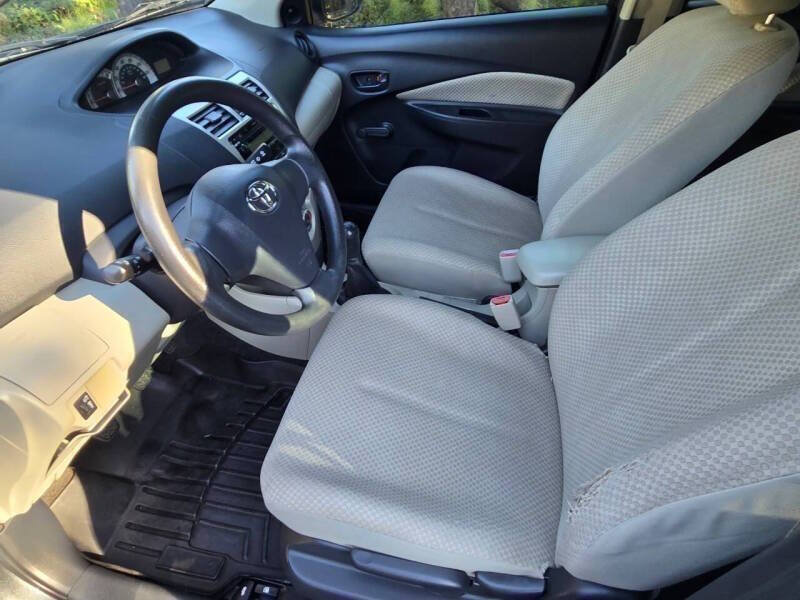 Used 2007 Toyota Yaris Sedan w/ Convenience Pkg FWD image 2