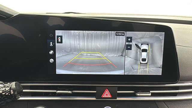 Used 2024 Hyundai Elantra Limited image 23