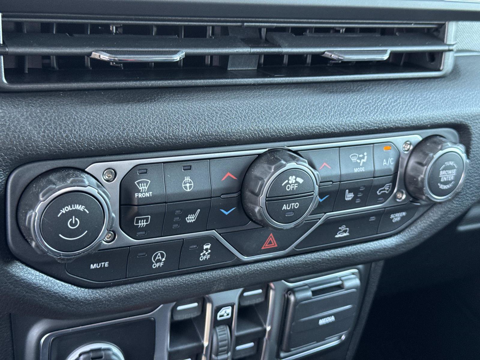 New 2026 Jeep Gladiator Sport AWD/4WD image 16