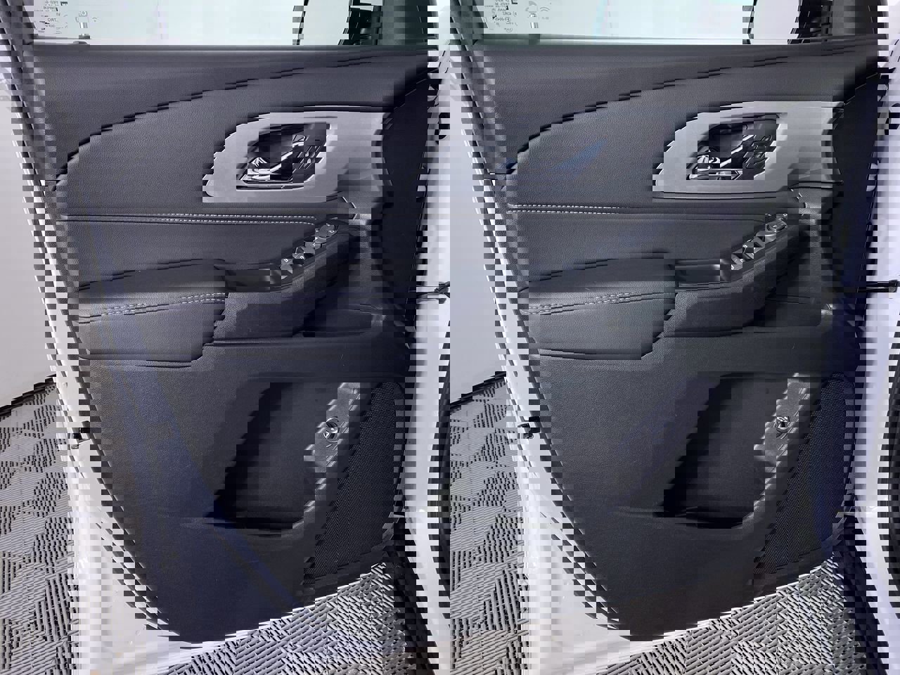 Certified 2023 Chevrolet Traverse LT image 11