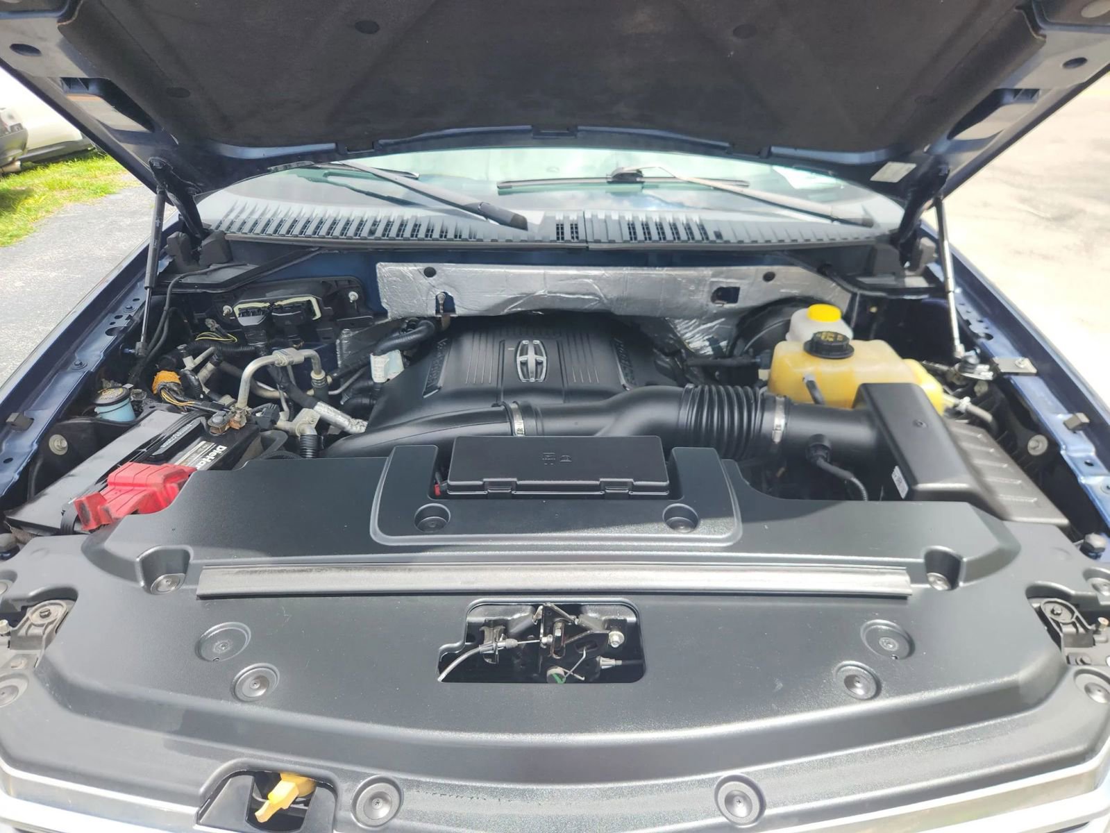 Used 2017 Lincoln Navigator L Select RWD image 21