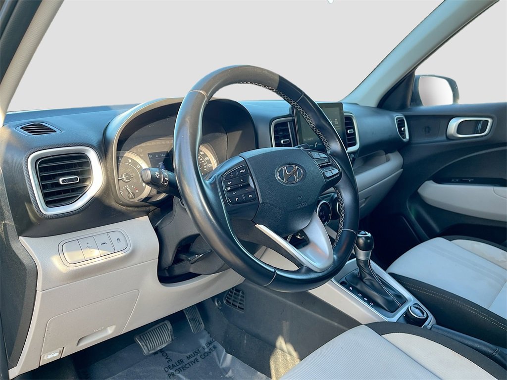 Used 2022 Hyundai Venue SEL w/ Cargo Package image 9