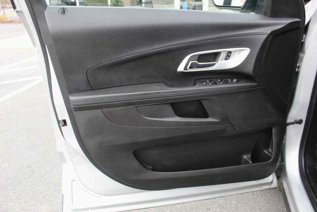 Used 2017 Chevrolet Equinox LT w/ Convenience Package image 11