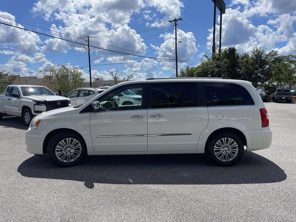 Used 2012 Chrysler Town & Country Limited FWD image 6